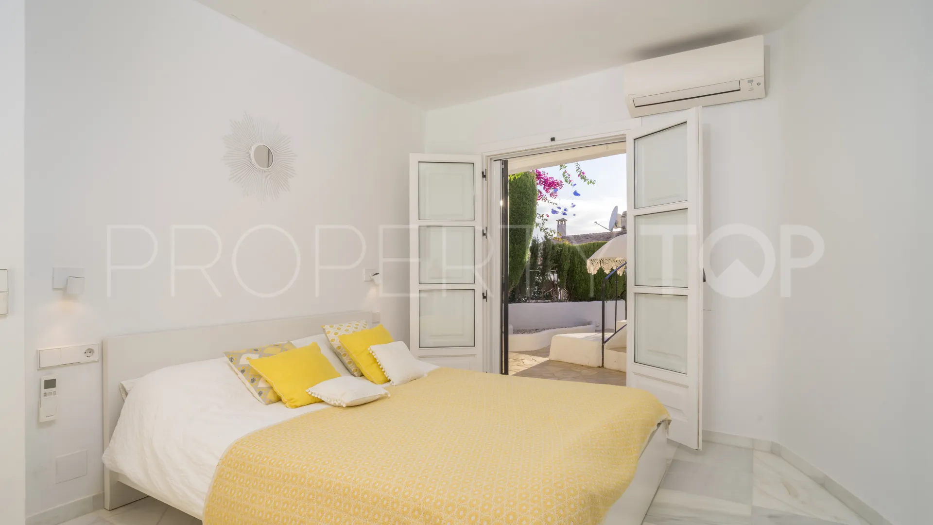 Town house for sale in Lomas de los Monteros with 4 bedrooms