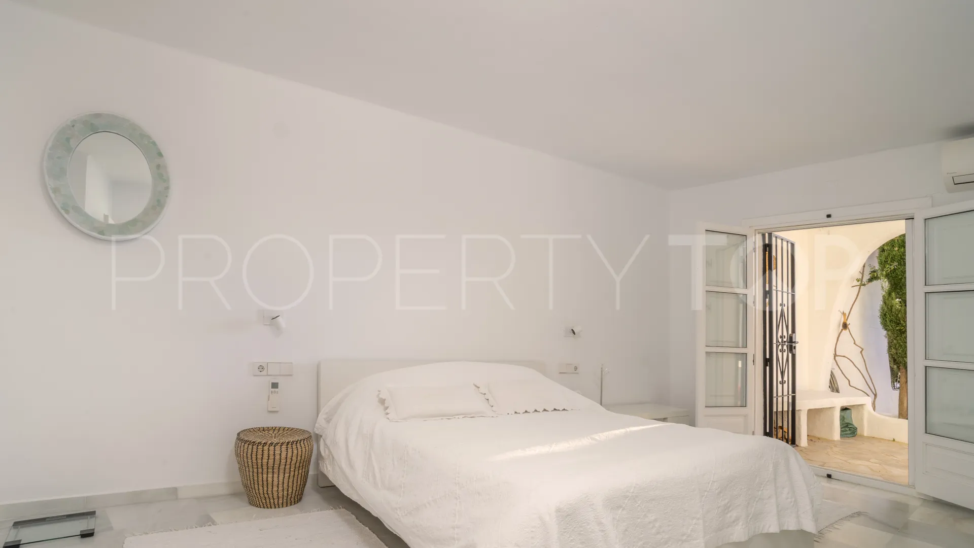 Town house for sale in Lomas de los Monteros with 4 bedrooms
