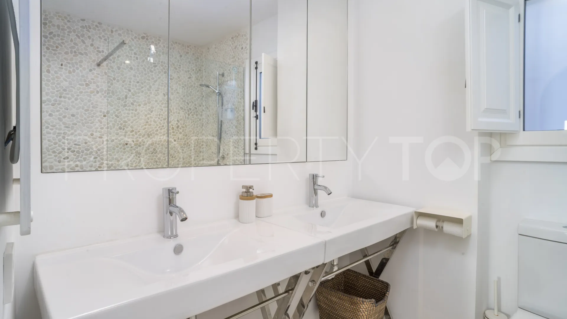 Town house for sale in Lomas de los Monteros with 4 bedrooms