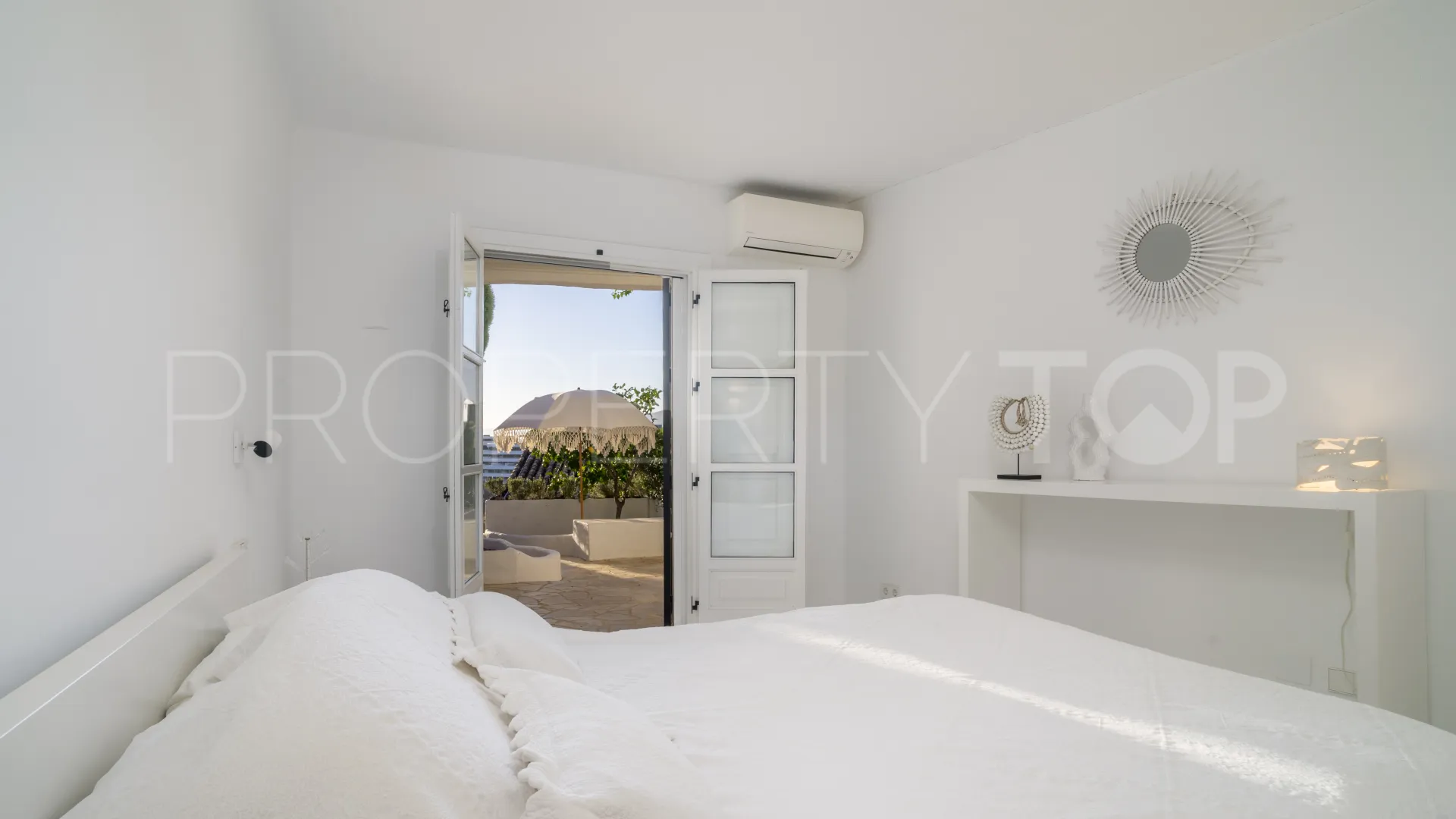 Town house for sale in Lomas de los Monteros with 4 bedrooms
