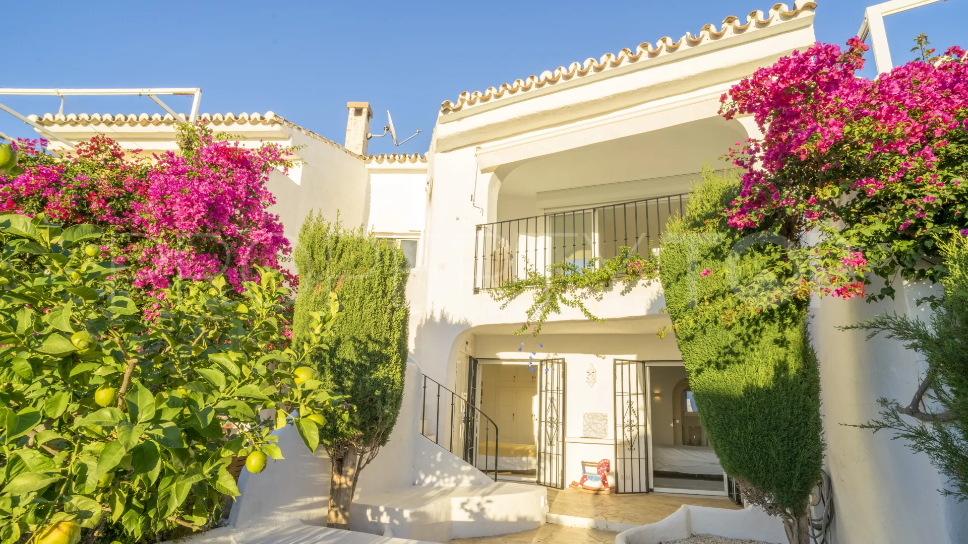 Town house for sale in Lomas de los Monteros with 4 bedrooms