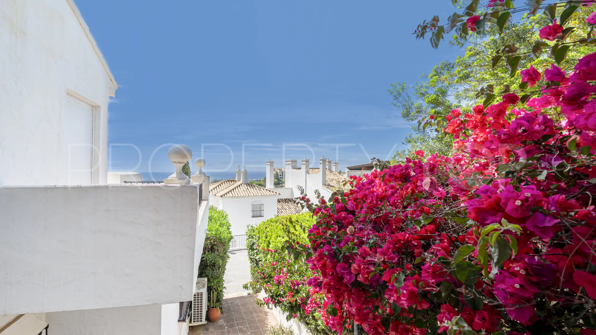 Apartamento con 2 dormitorios a la venta en Las Colinas de Marbella