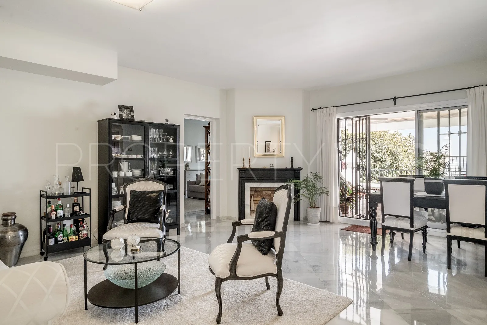 Apartamento con 2 dormitorios a la venta en Las Colinas de Marbella
