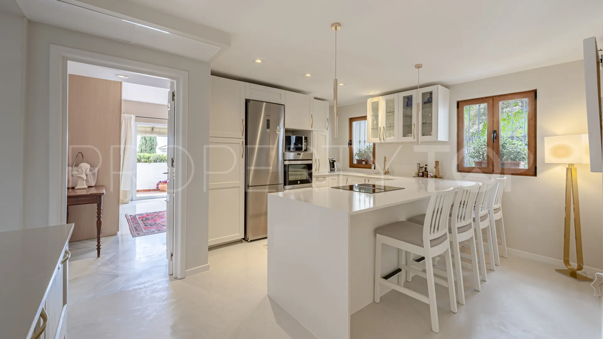 Apartamento con 2 dormitorios a la venta en Las Colinas de Marbella