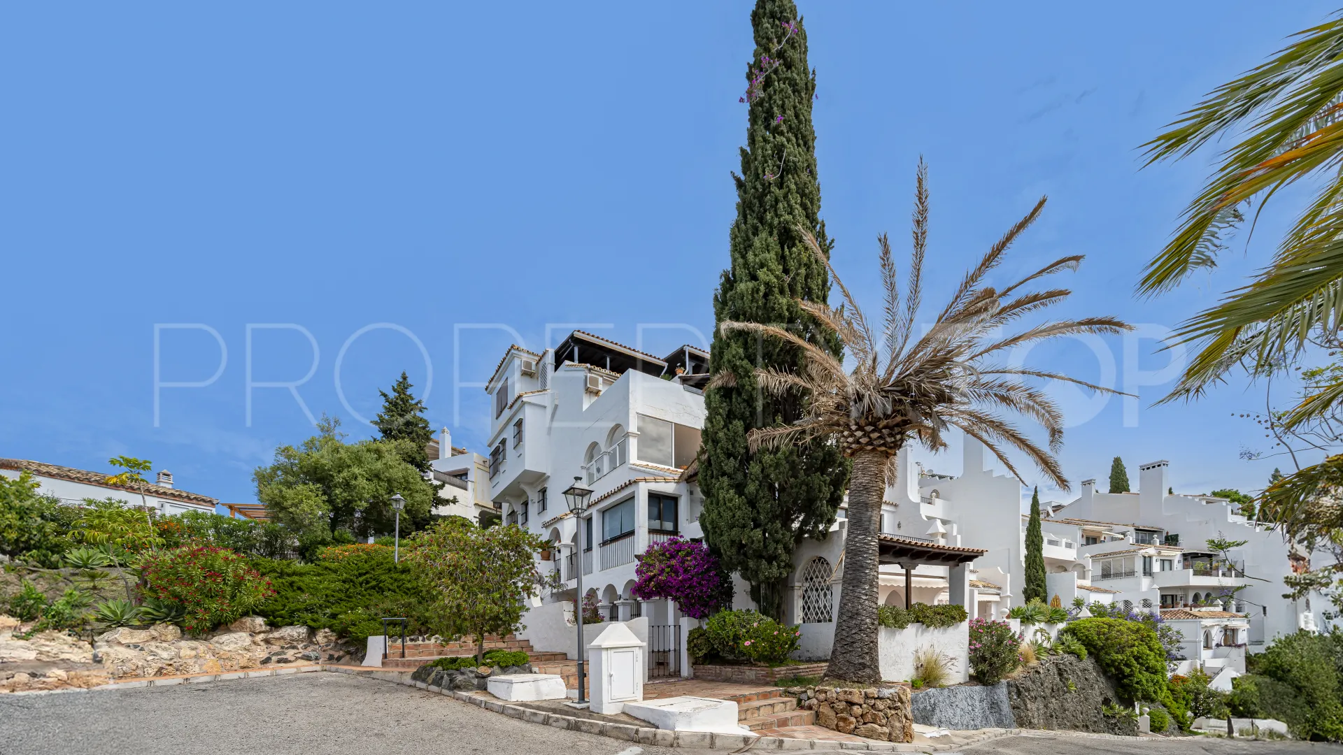 Apartamento con 2 dormitorios a la venta en Las Colinas de Marbella