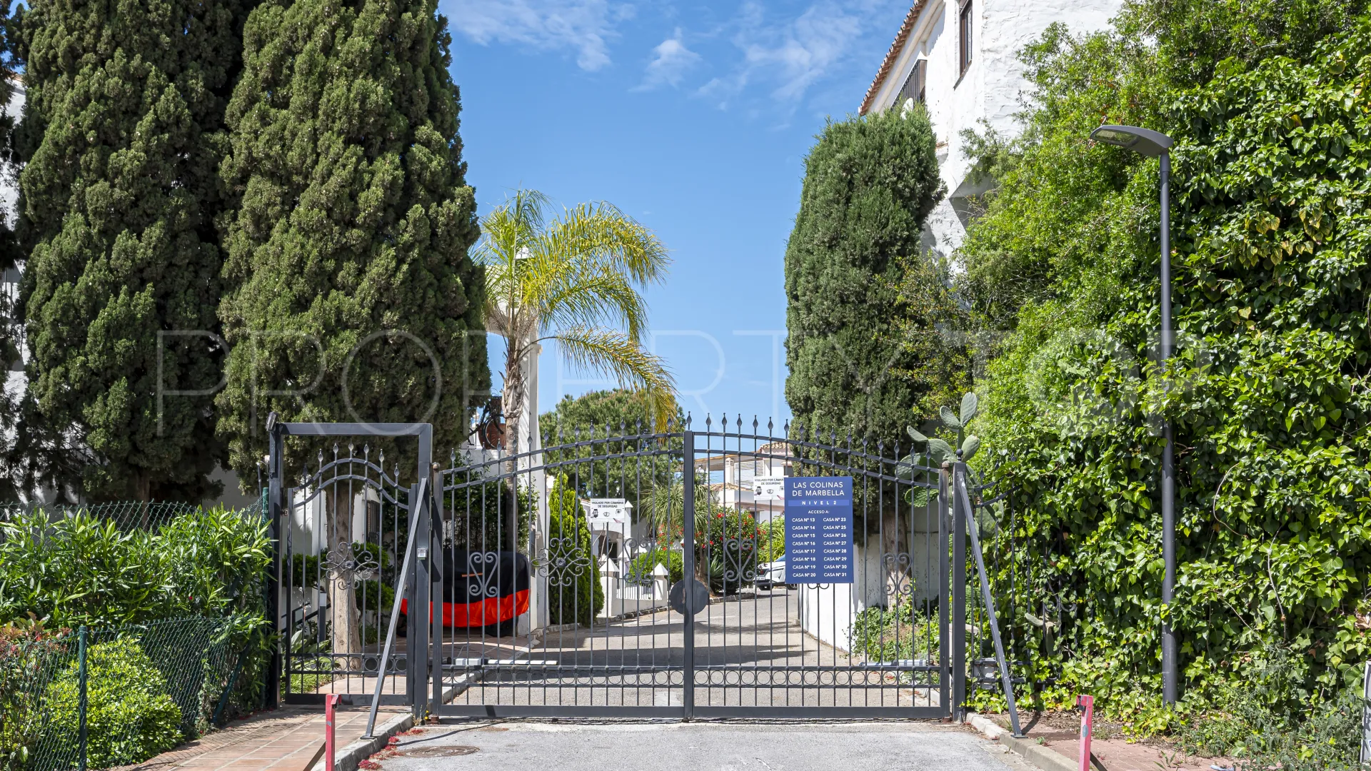 Apartamento con 2 dormitorios a la venta en Las Colinas de Marbella