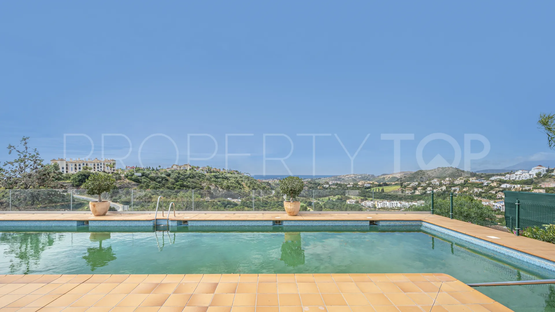 Apartamento con 2 dormitorios a la venta en Las Colinas de Marbella