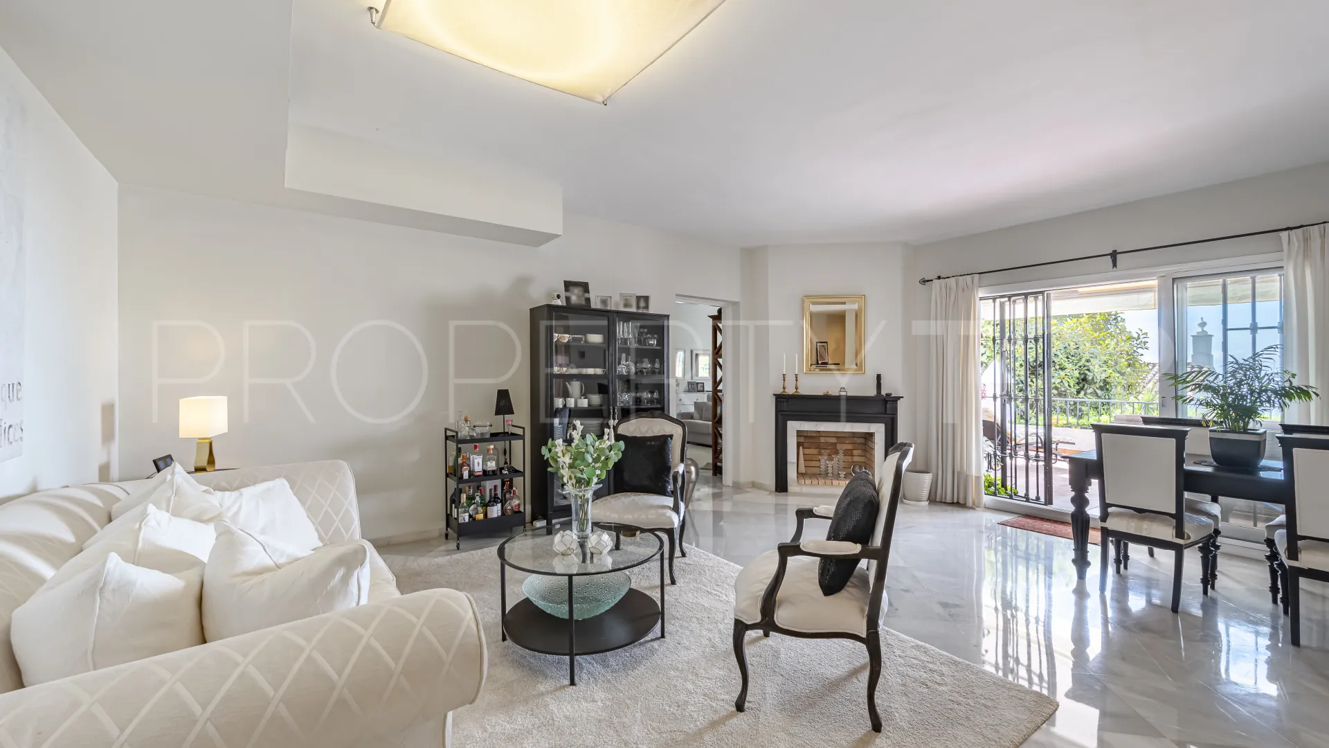 Apartamento con 2 dormitorios a la venta en Las Colinas de Marbella