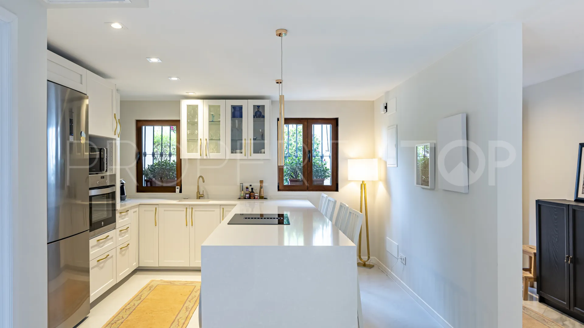 Apartamento con 2 dormitorios a la venta en Las Colinas de Marbella
