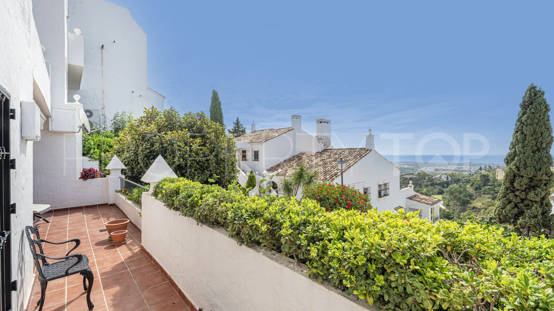 Apartamento con 2 dormitorios a la venta en Las Colinas de Marbella