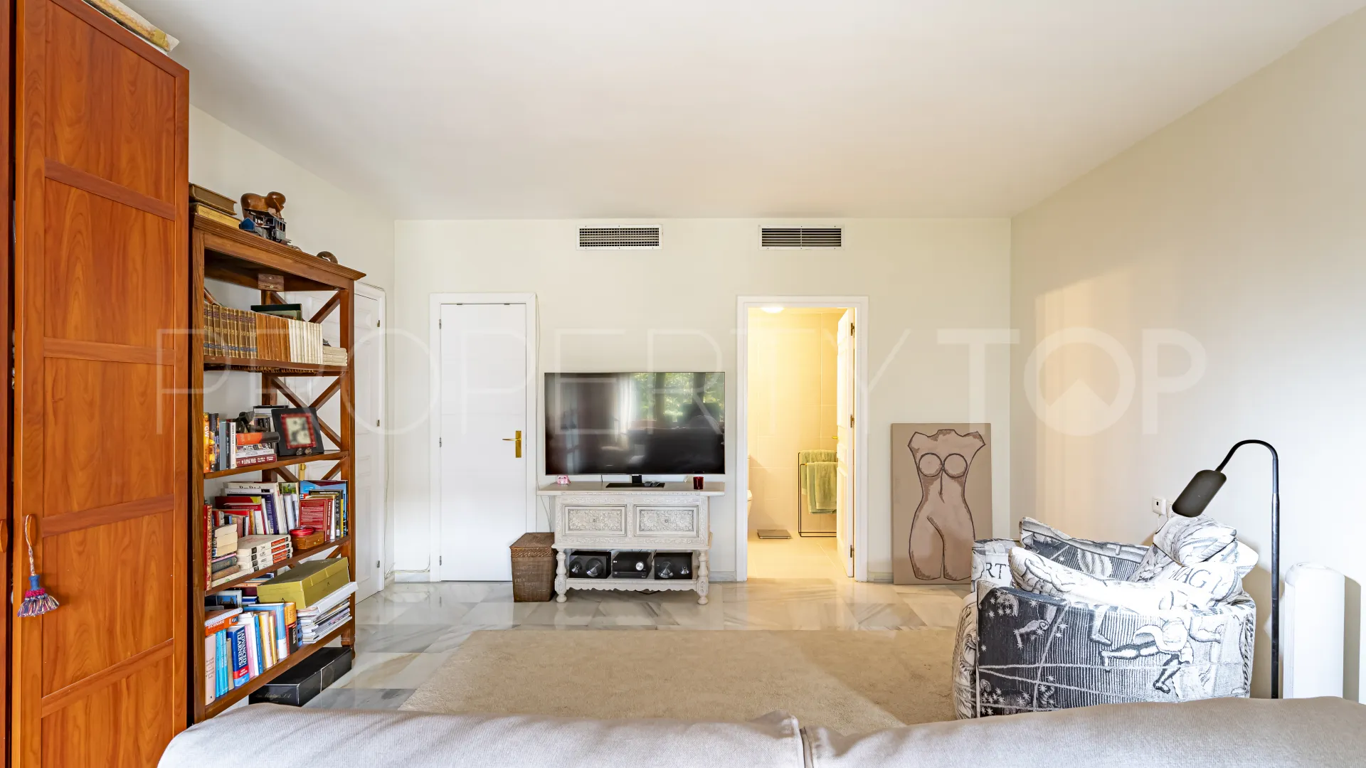 Apartamento con 2 dormitorios a la venta en Las Colinas de Marbella