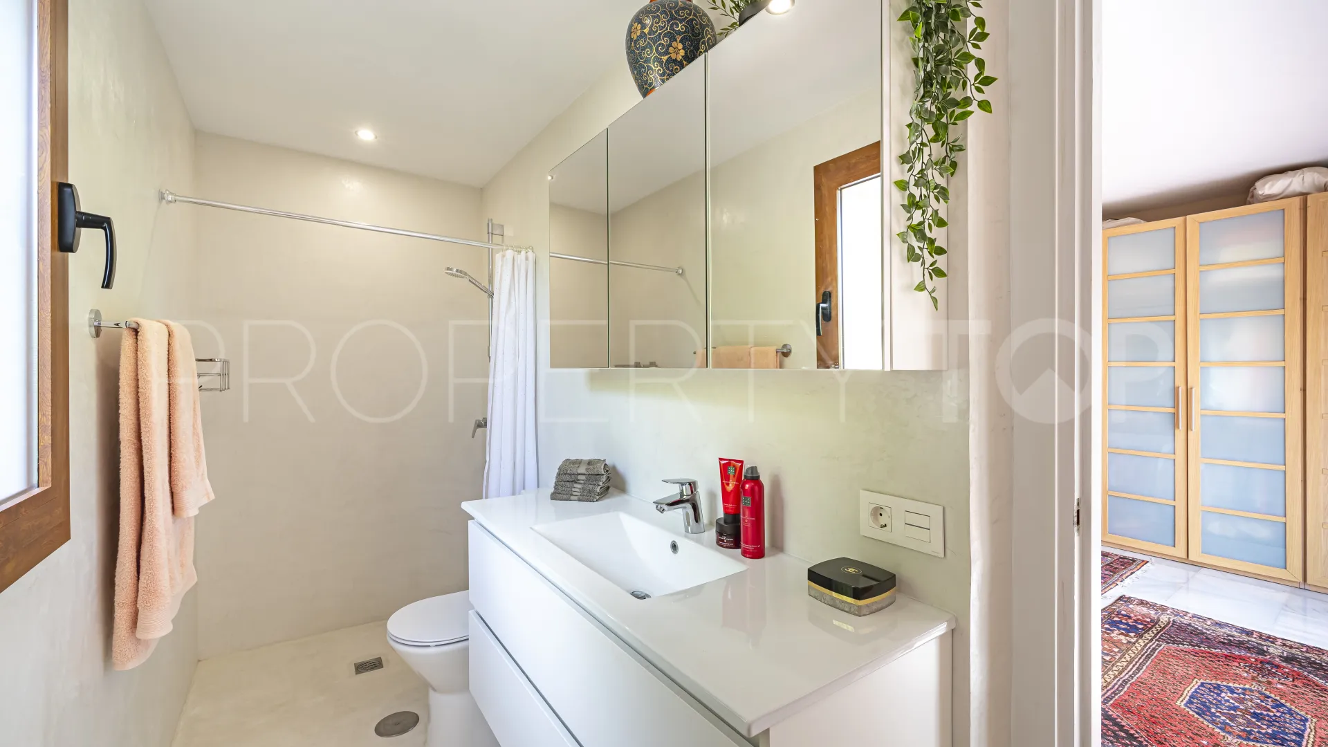 Apartamento con 2 dormitorios a la venta en Las Colinas de Marbella