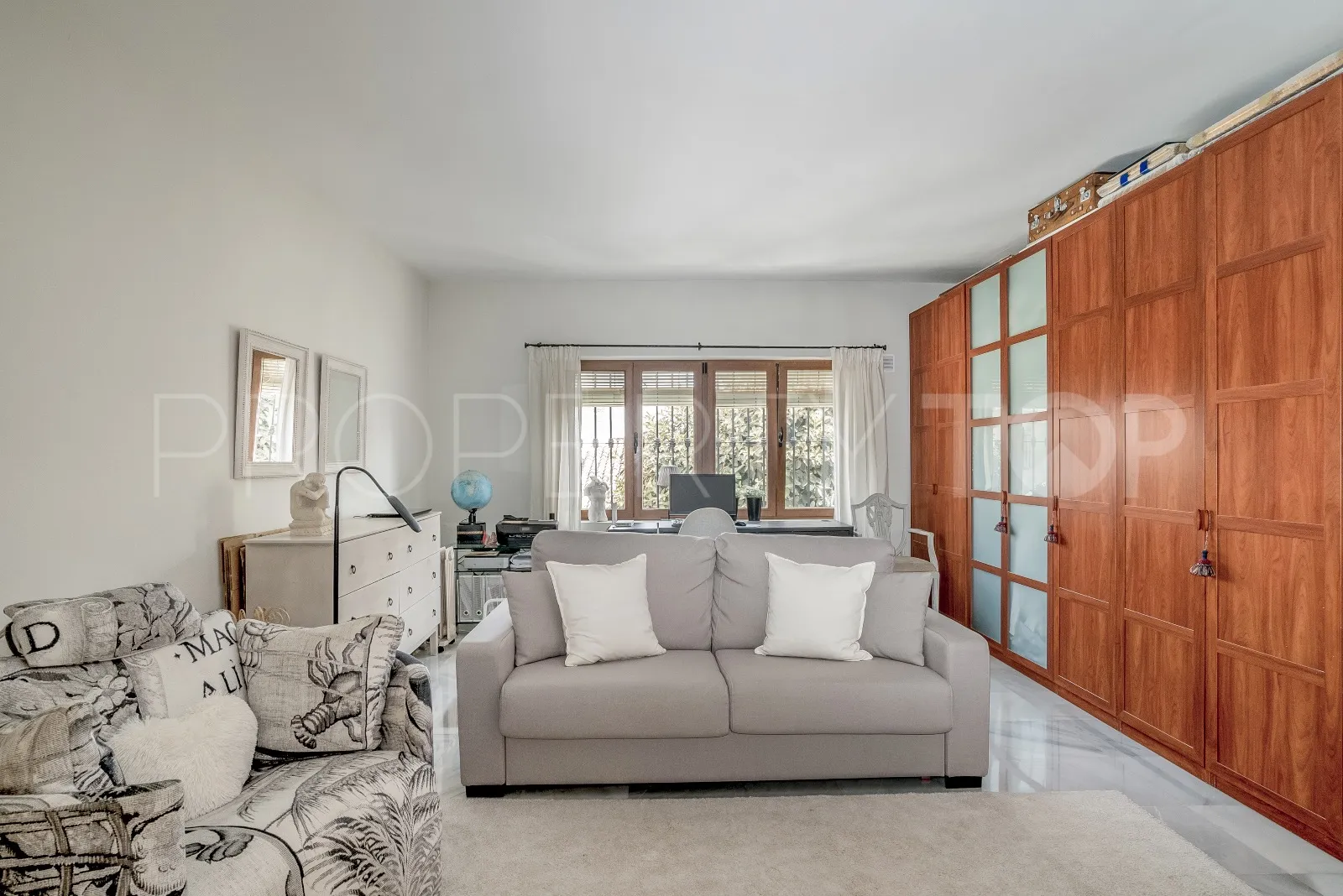 Apartamento con 2 dormitorios a la venta en Las Colinas de Marbella