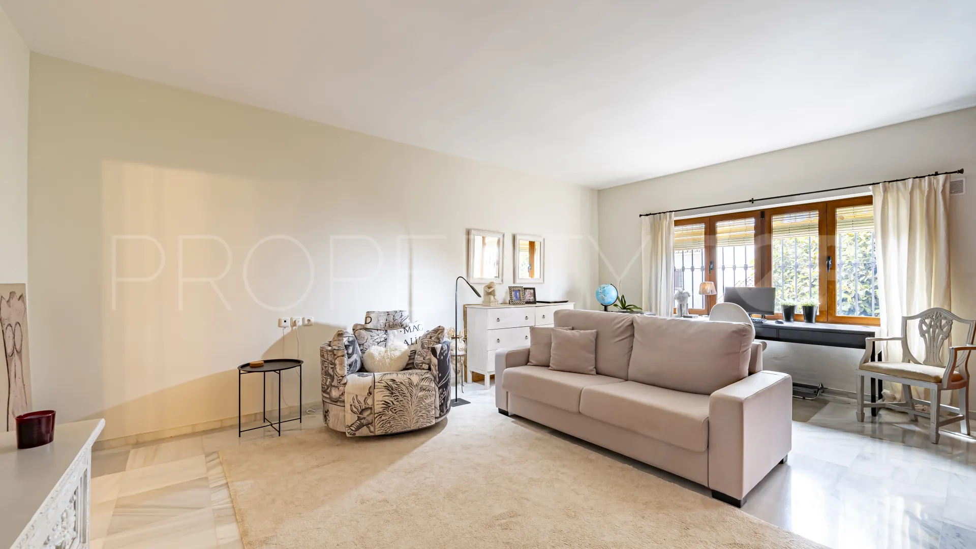 Apartamento con 2 dormitorios a la venta en Las Colinas de Marbella