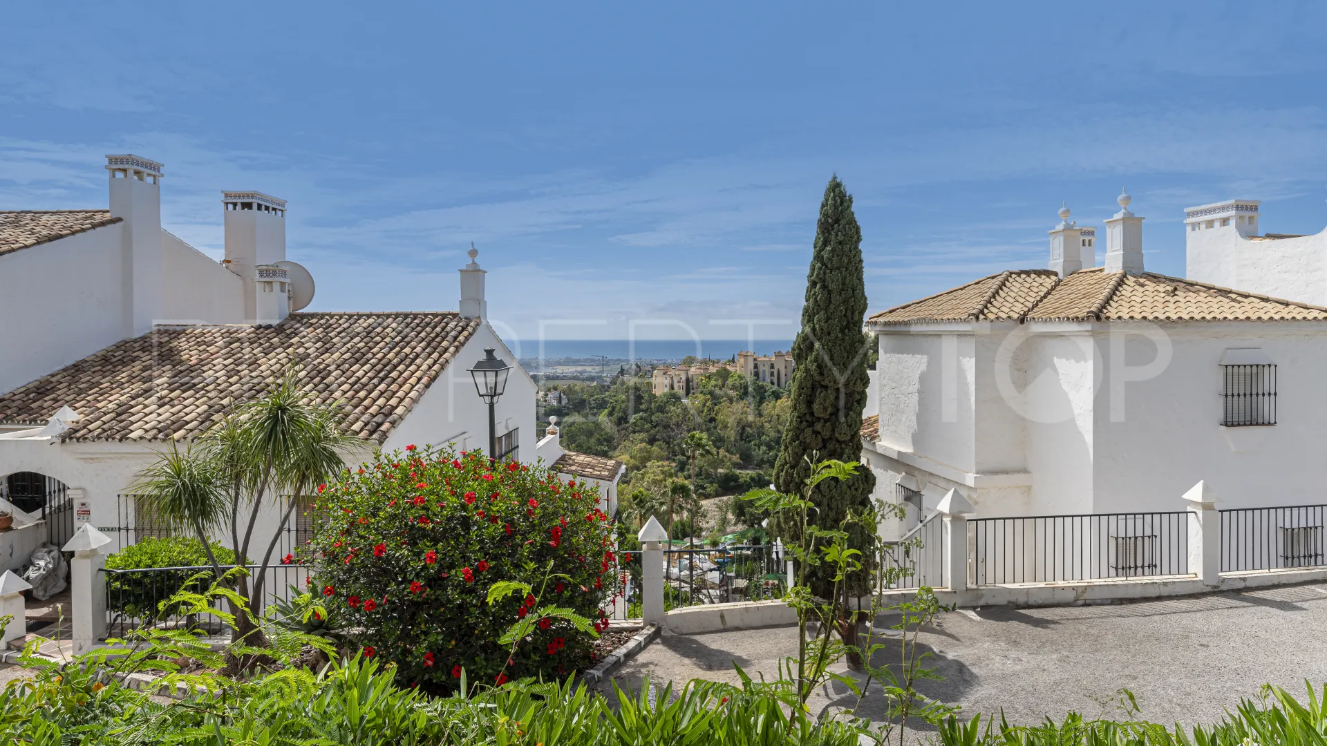 Apartamento con 2 dormitorios a la venta en Las Colinas de Marbella
