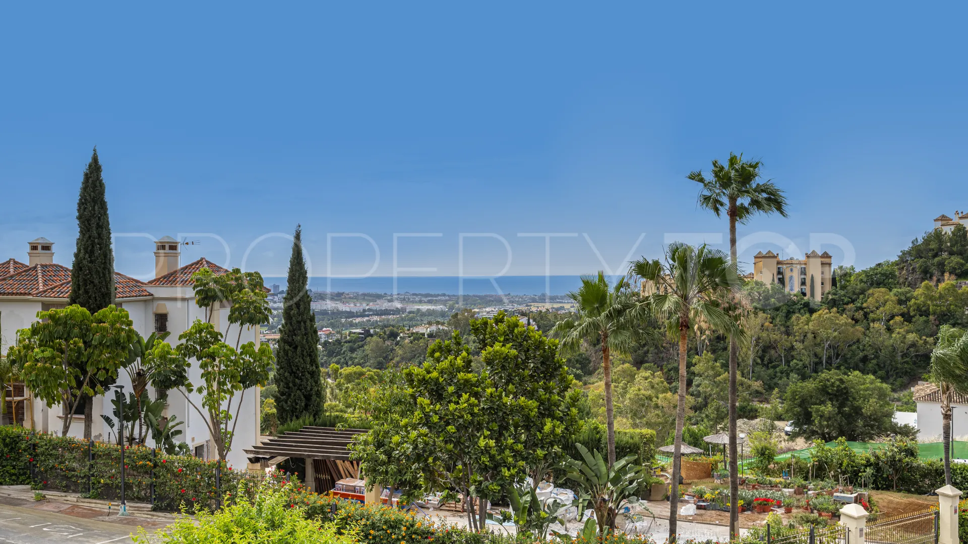 Apartamento con 2 dormitorios a la venta en Las Colinas de Marbella