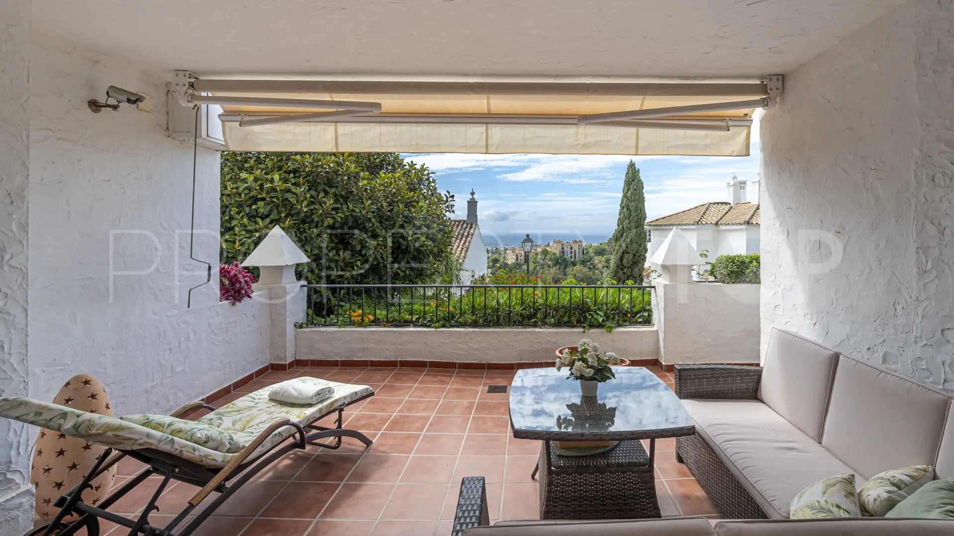 Apartamento con 2 dormitorios a la venta en Las Colinas de Marbella