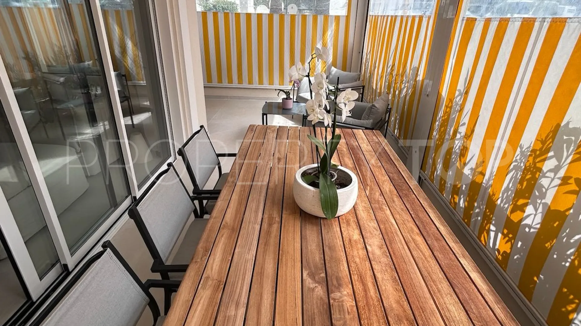 Se vende apartamento planta baja con 2 dormitorios en Andalucia del Mar
