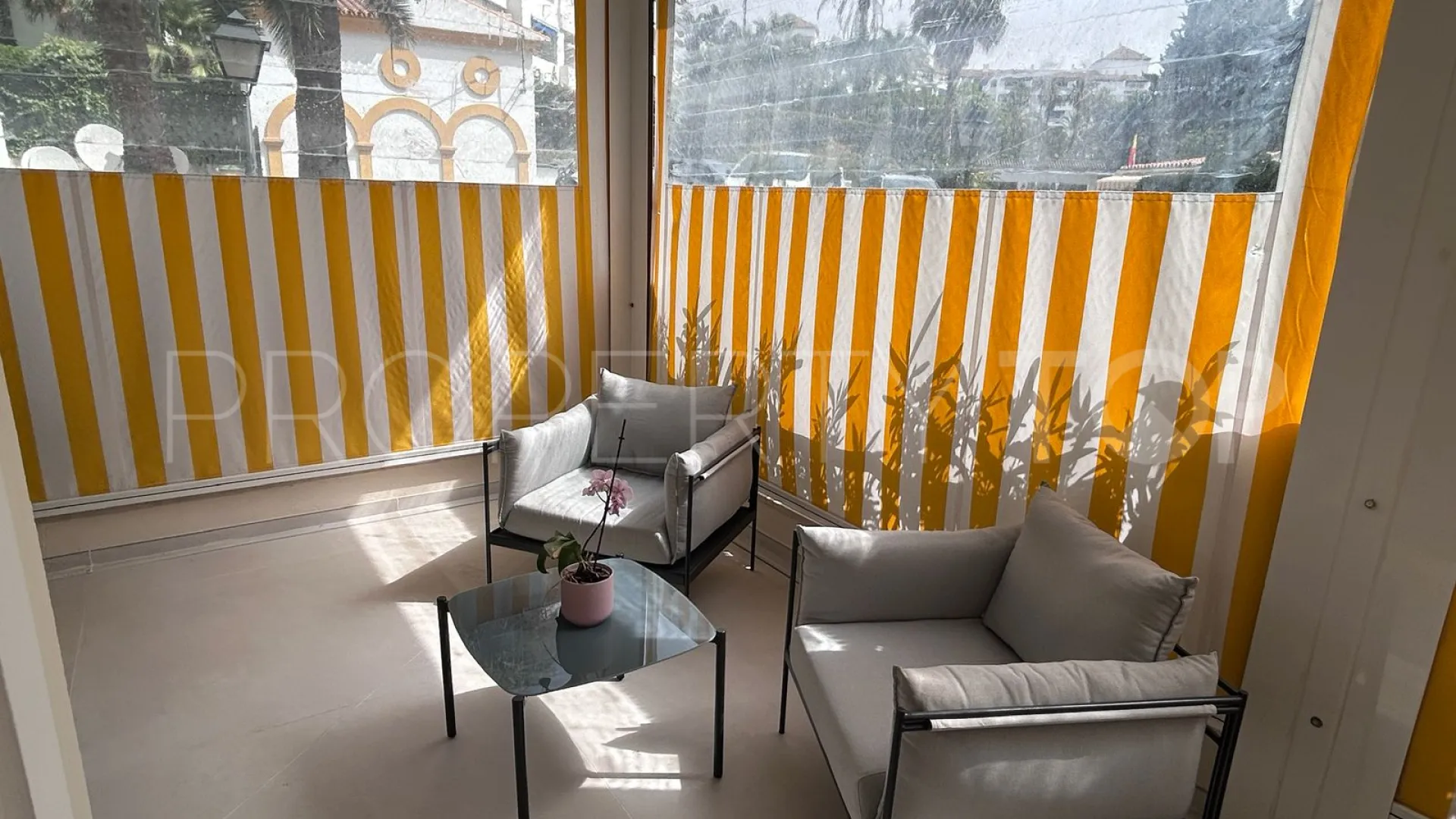 Se vende apartamento planta baja con 2 dormitorios en Andalucia del Mar