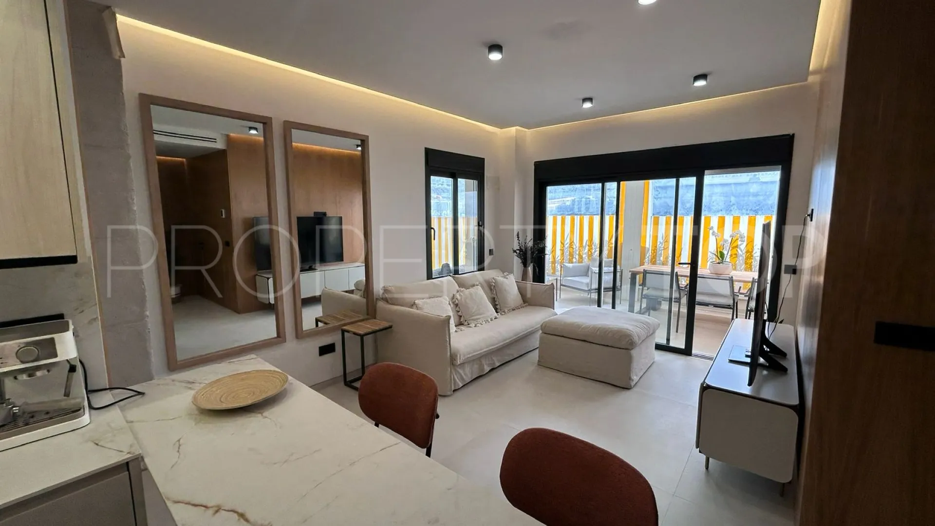 Se vende apartamento planta baja con 2 dormitorios en Andalucia del Mar