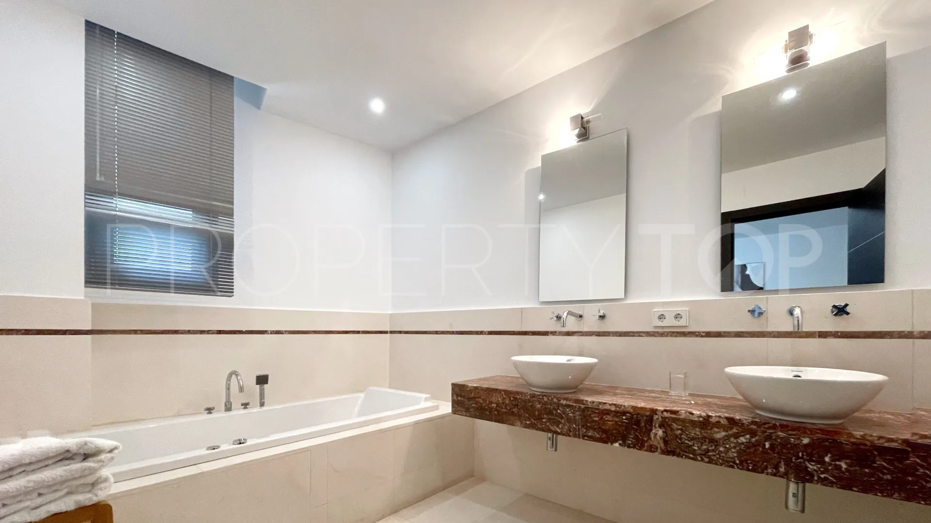 Semi detached house with 5 bedrooms for sale in Meisho Hills