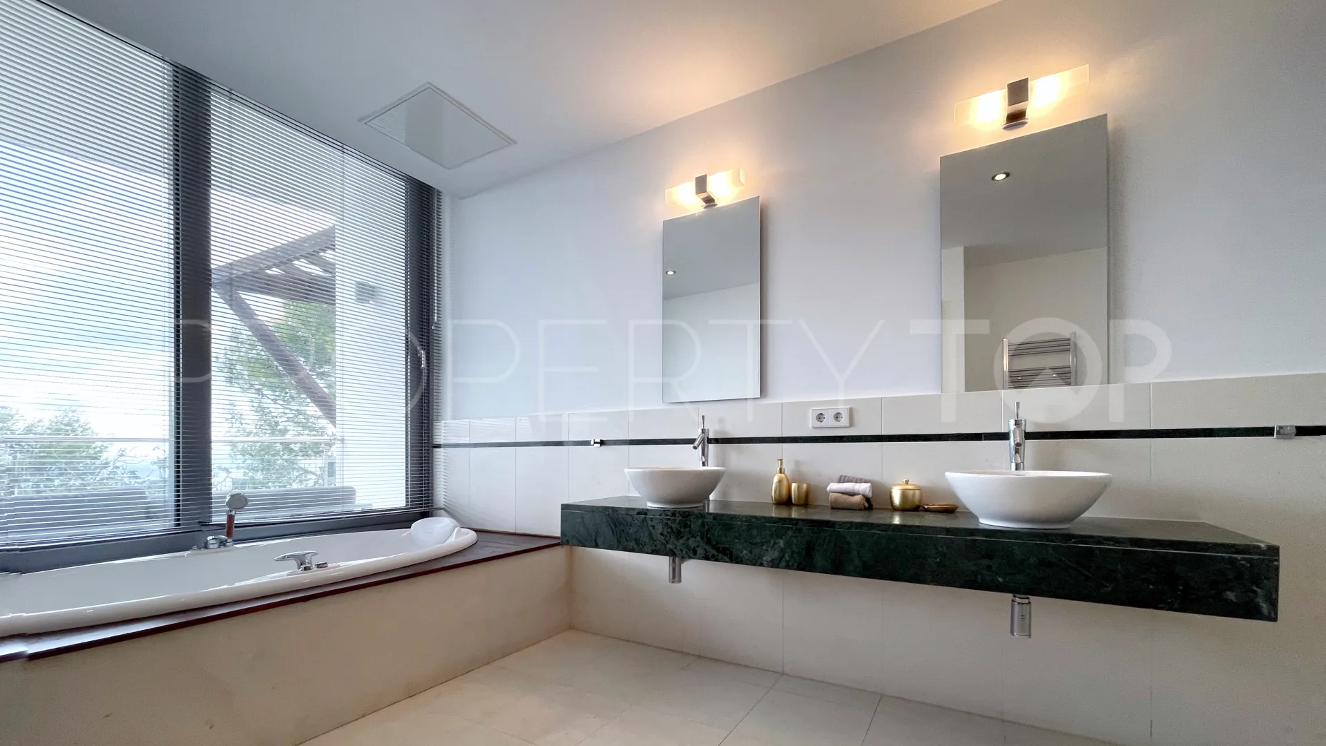 Semi detached house with 5 bedrooms for sale in Meisho Hills