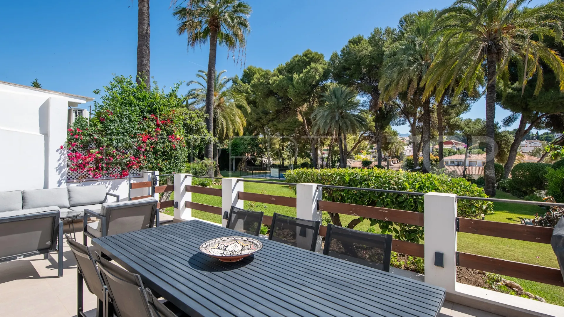 Comprar apartamento planta baja en Nueva Andalucia