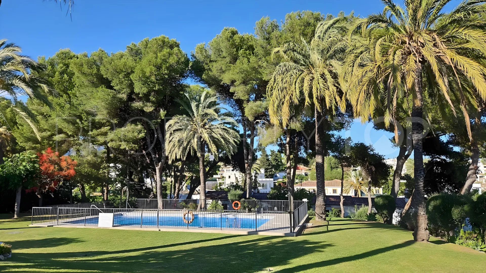 Comprar apartamento planta baja en Nueva Andalucia