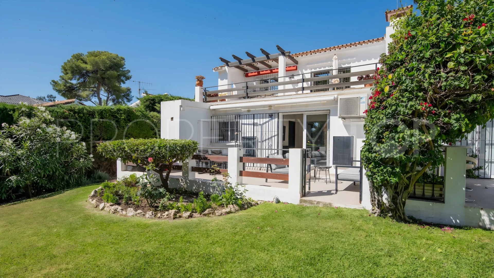 Comprar apartamento planta baja en Nueva Andalucia