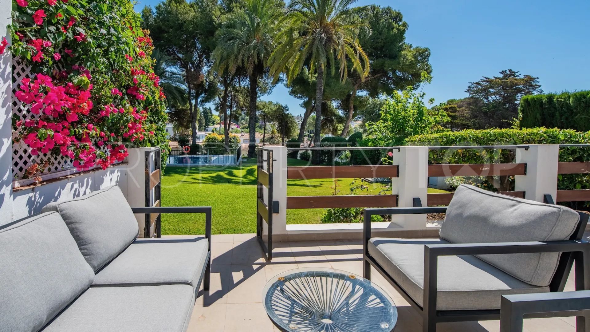 Comprar apartamento planta baja en Nueva Andalucia
