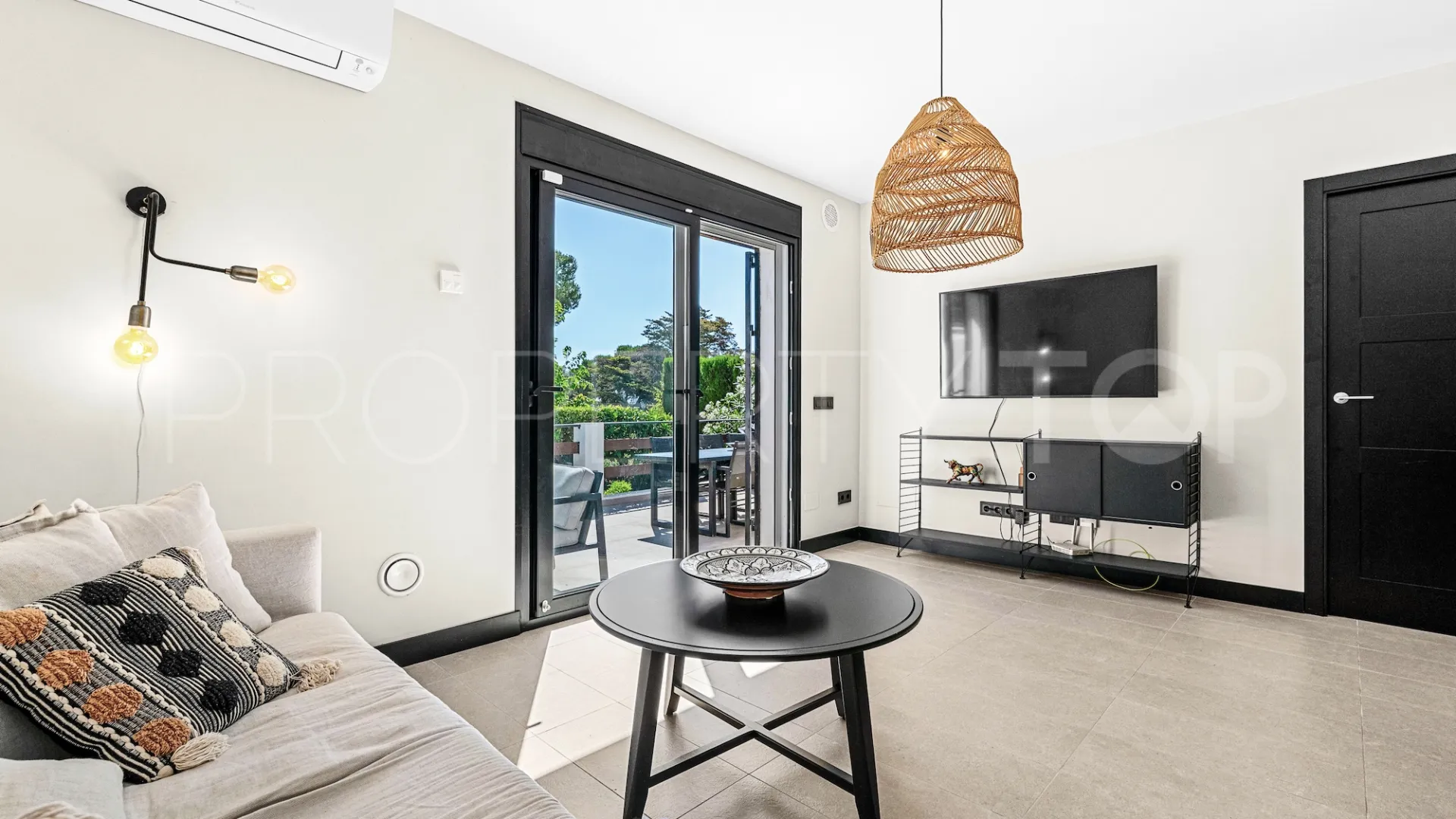 Comprar apartamento planta baja en Nueva Andalucia
