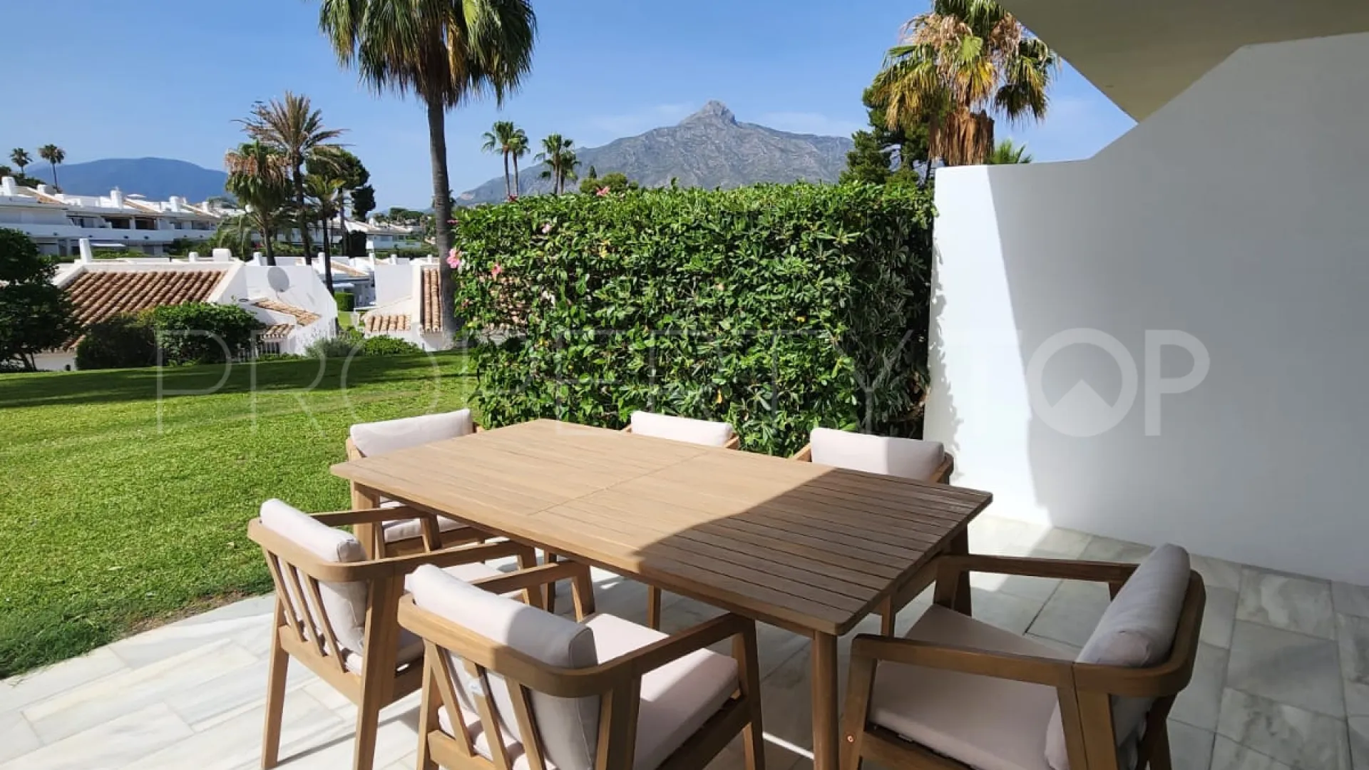Comprar apartamento planta baja en Los Dragos