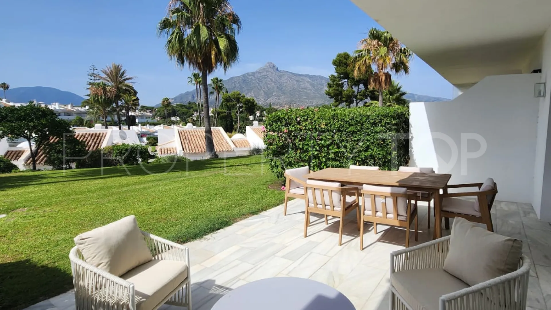 Comprar apartamento planta baja en Los Dragos