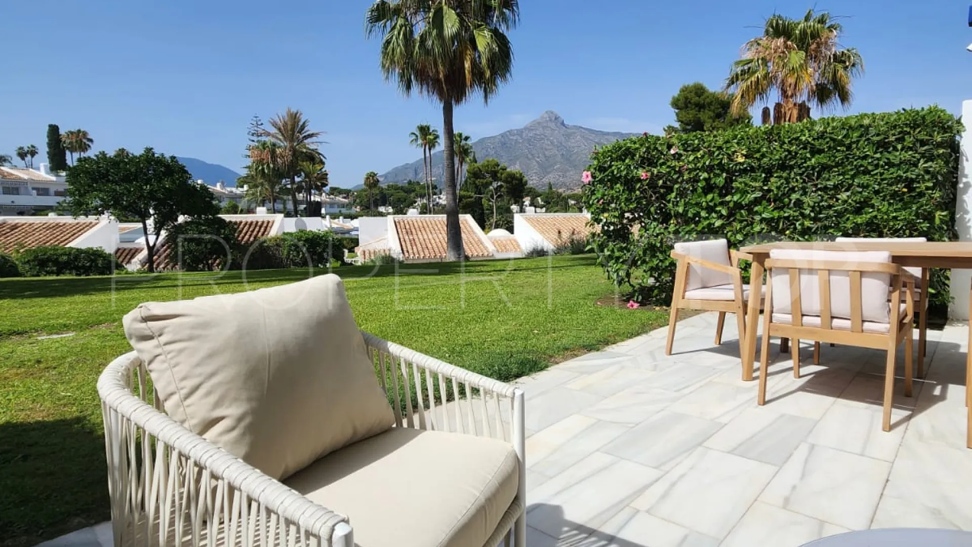 Comprar apartamento planta baja en Los Dragos