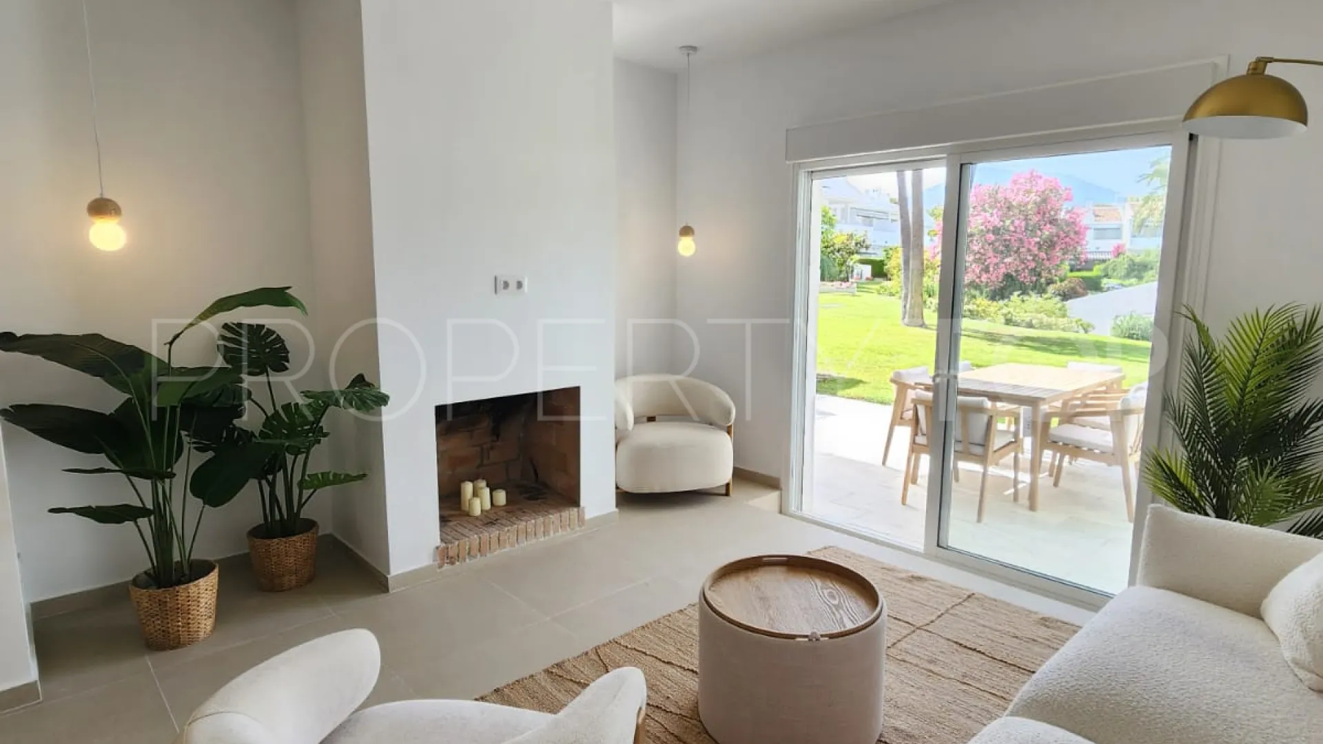 Comprar apartamento planta baja en Los Dragos