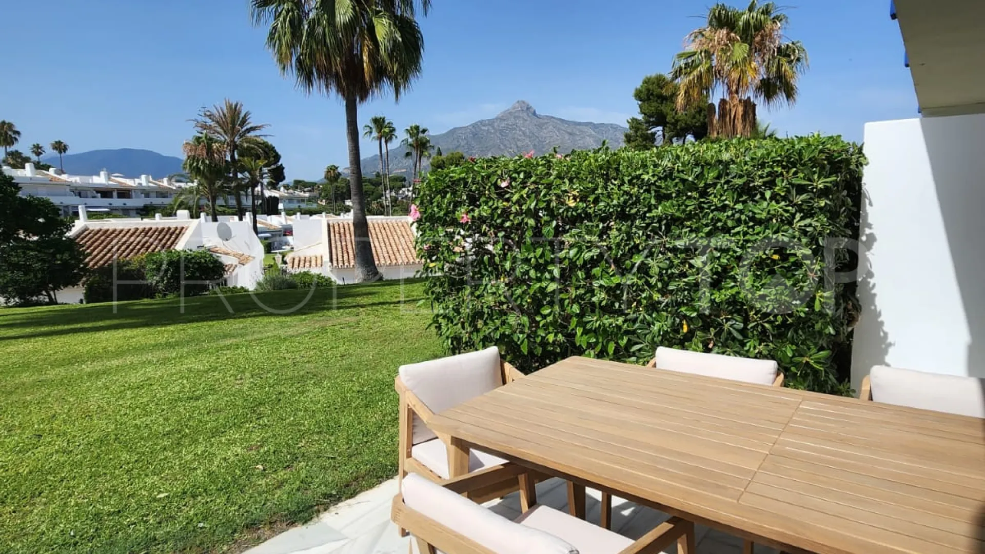 Comprar apartamento planta baja en Los Dragos
