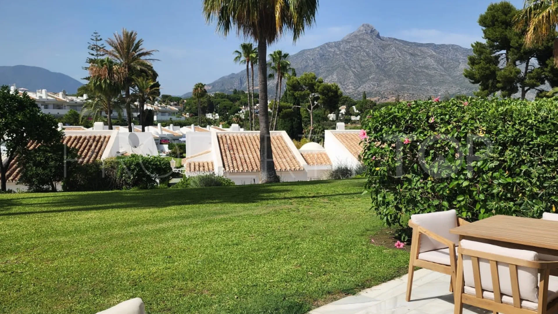Comprar apartamento planta baja en Los Dragos