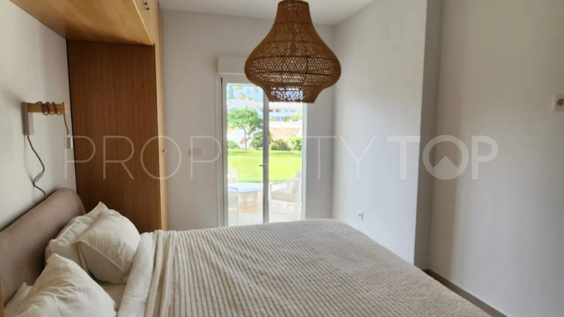 Comprar apartamento planta baja en Los Dragos