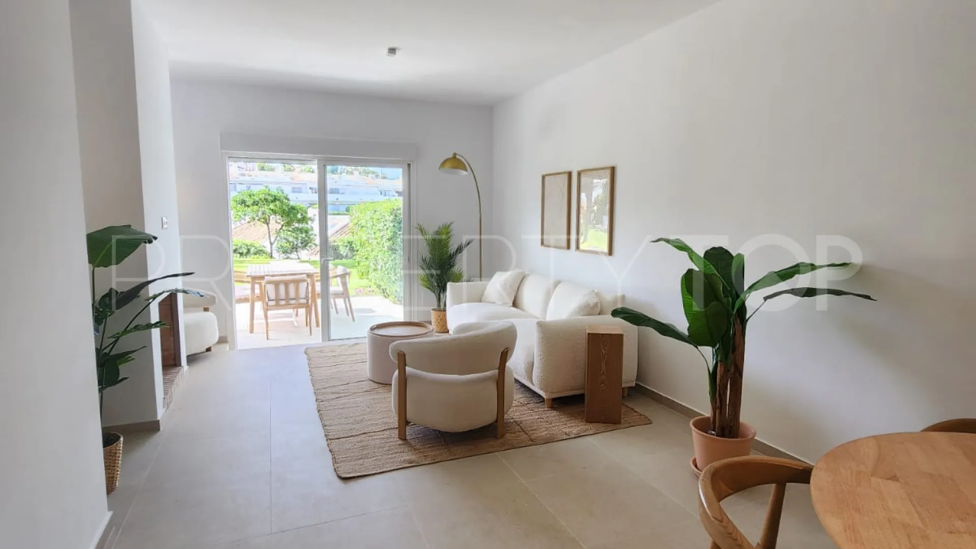 Comprar apartamento planta baja en Los Dragos
