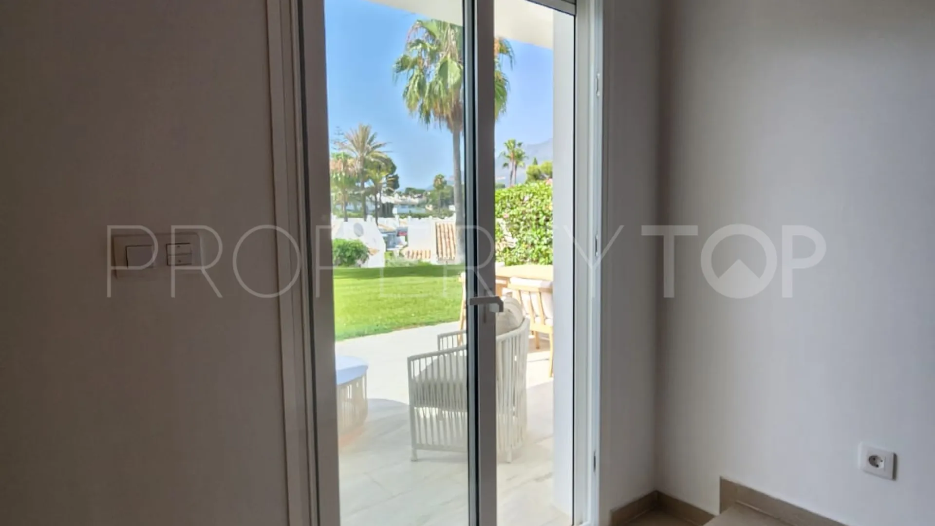 Comprar apartamento planta baja en Los Dragos