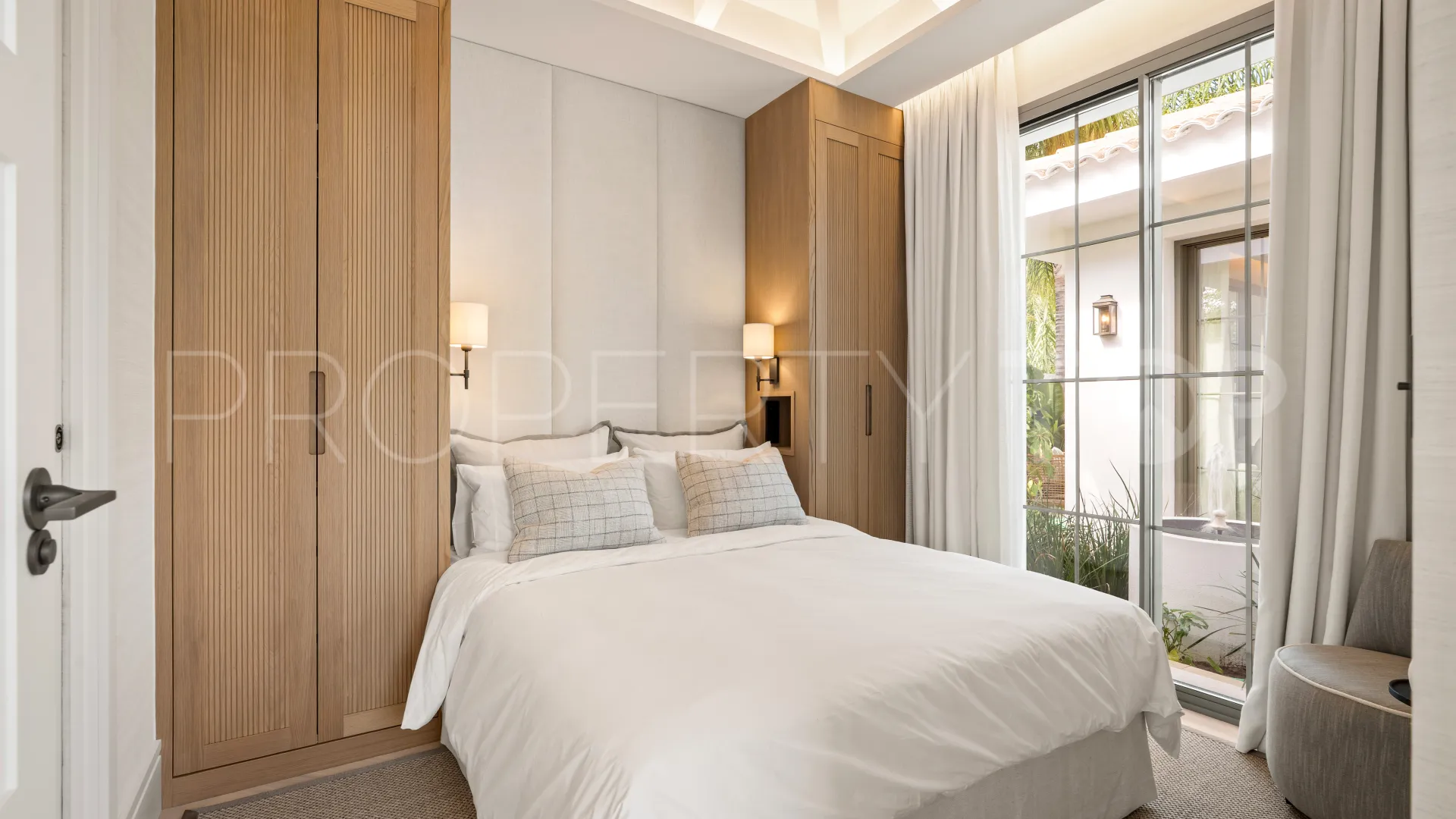 Nagüeles villa for sale