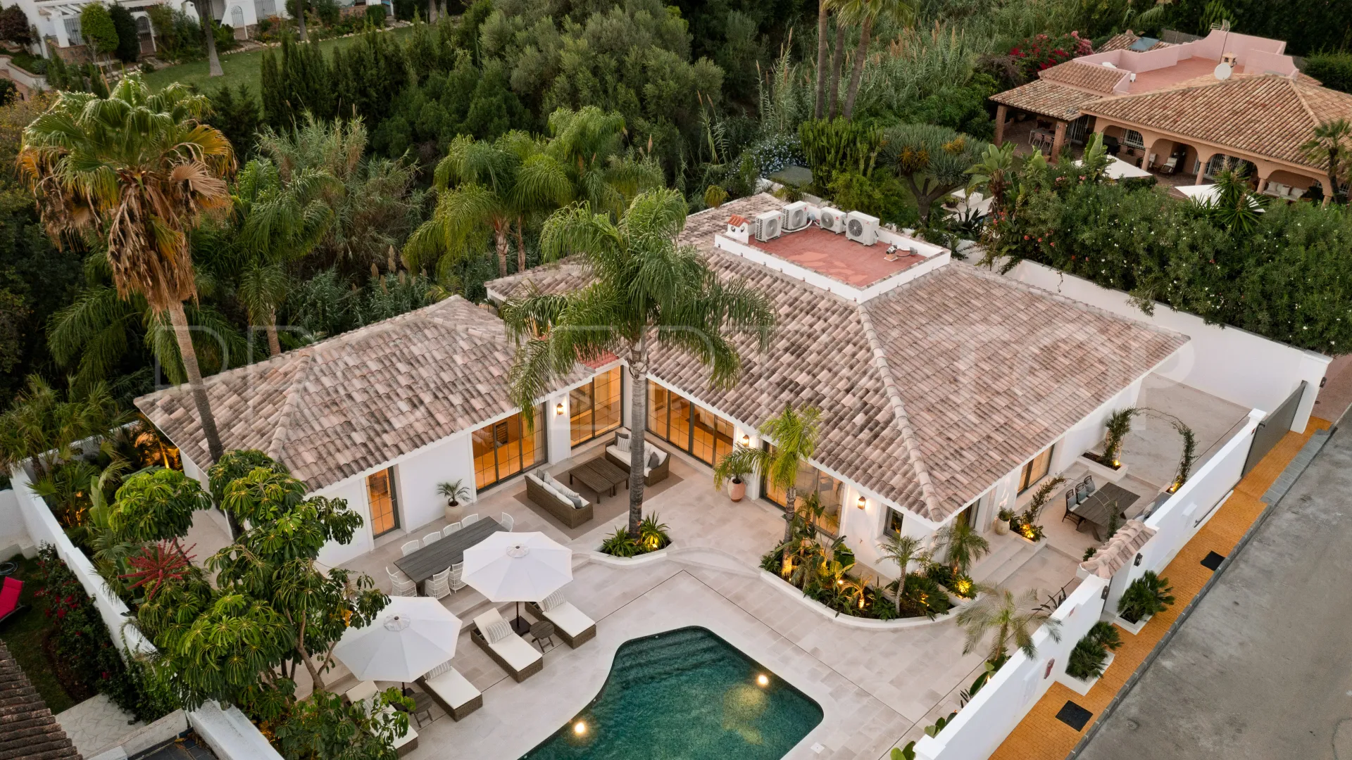 Nagüeles villa for sale