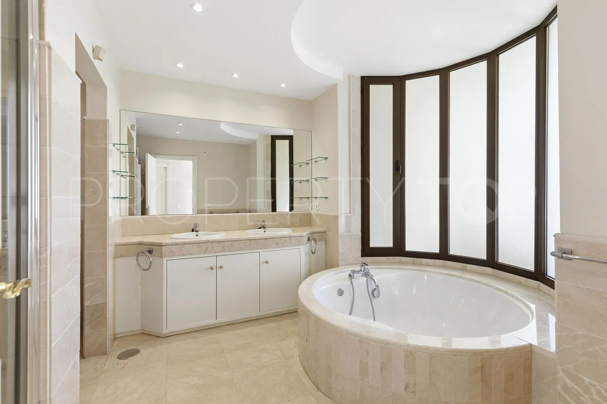 Apartment for sale in Los Arqueros with 4 bedrooms