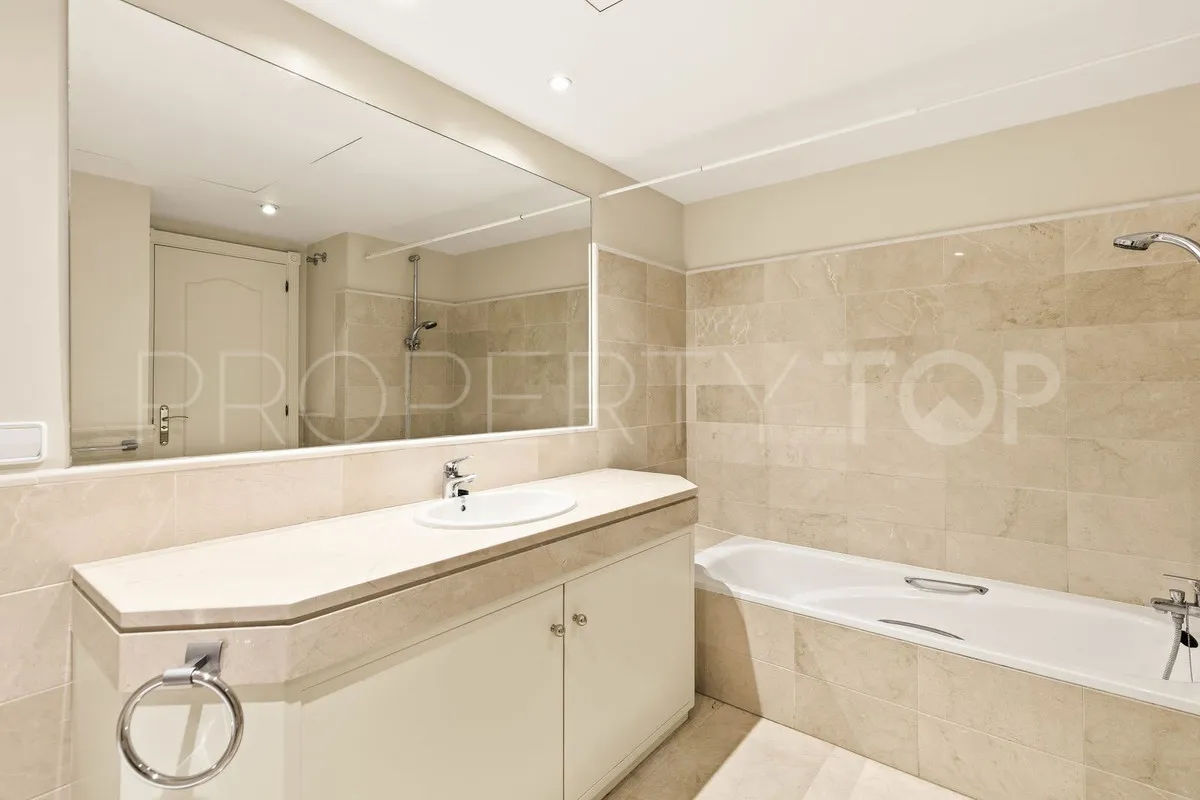 Apartment for sale in Los Arqueros with 4 bedrooms