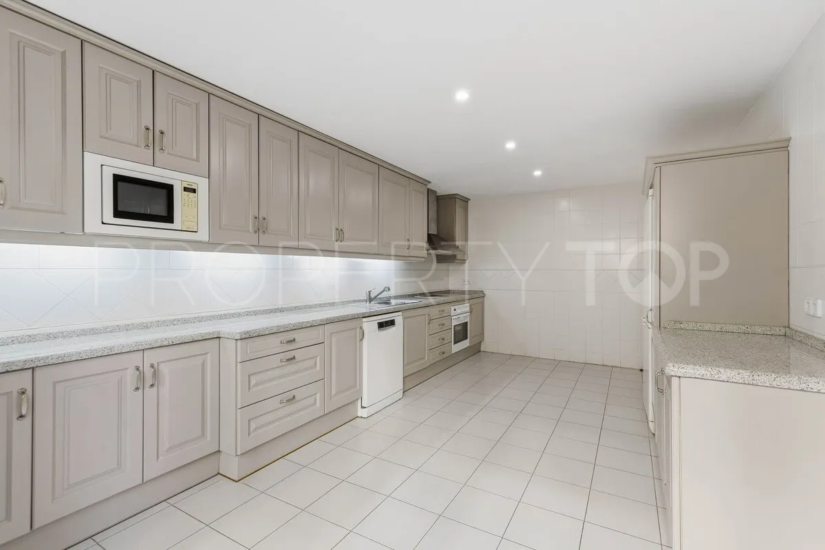 Apartment for sale in Los Arqueros with 4 bedrooms
