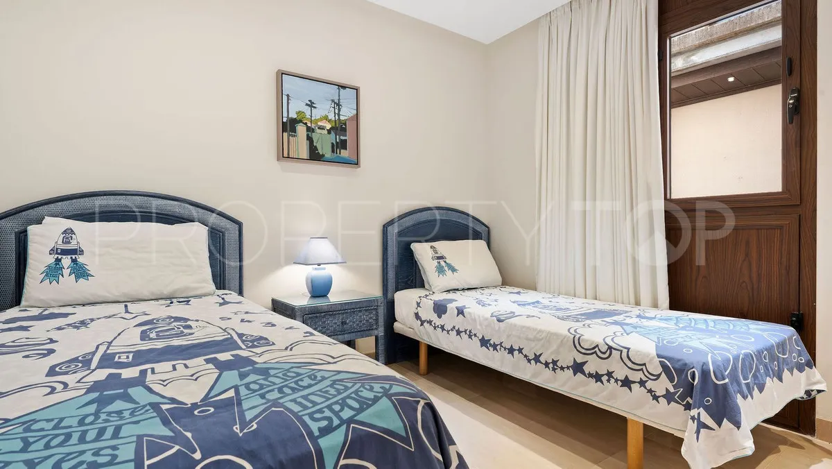 Buy Estepona apartment