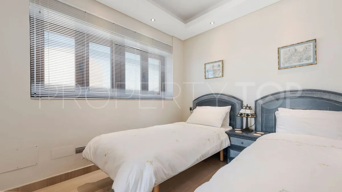Buy Estepona apartment