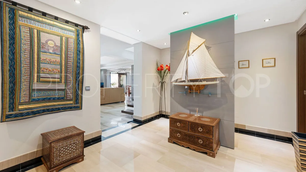 Buy Estepona apartment