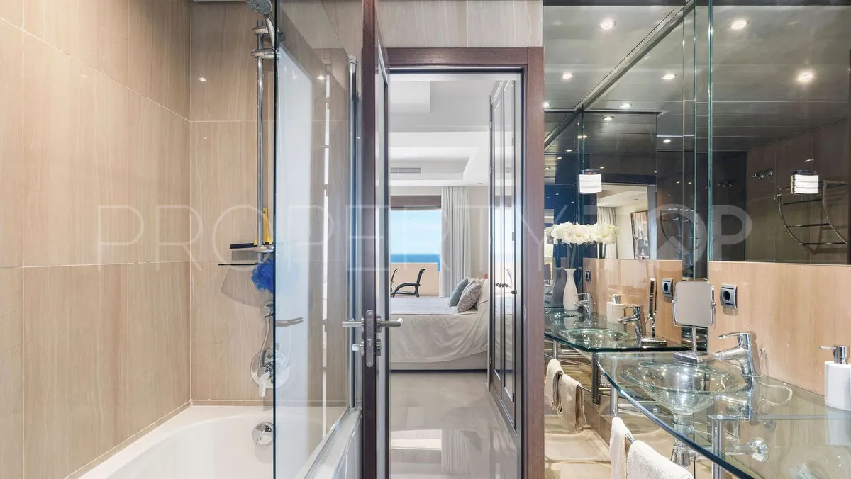 Buy Estepona apartment