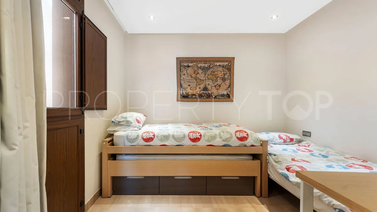 Buy Estepona apartment